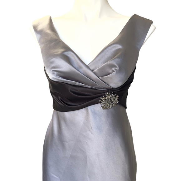 WATTERS & WATTERS DRESS SIZE 4 FORMAL WEAR GENTLY USED - Picture 7 of 9